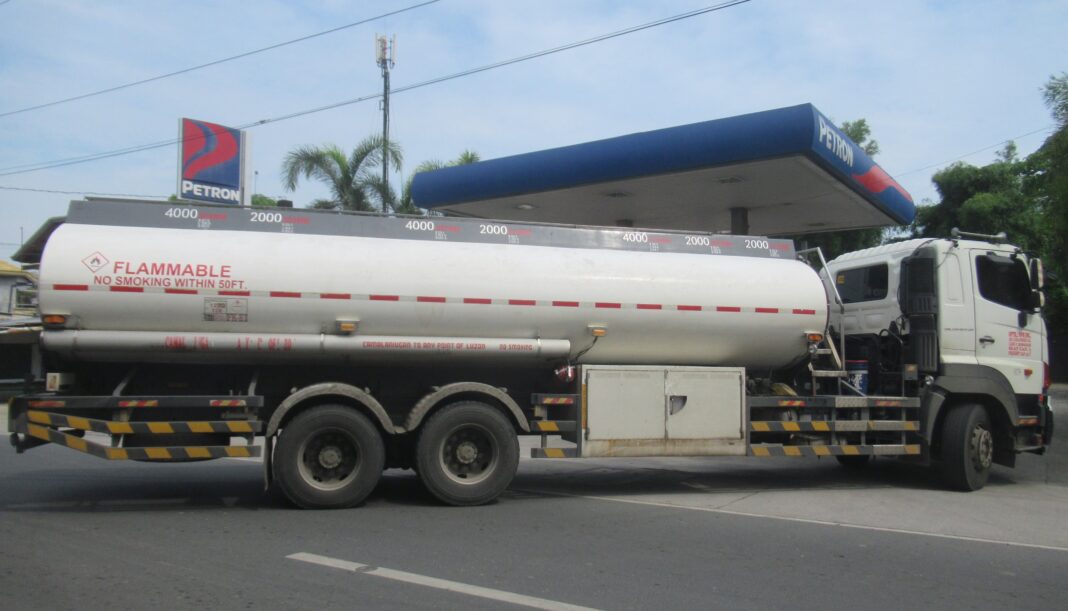 Diesel_fuel_tank_trucks_to_Petron1