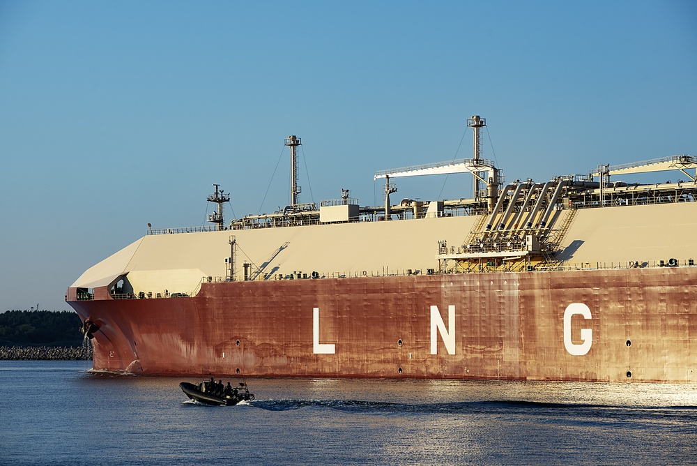 View,On,The,Lng,Tanker,In,Port.